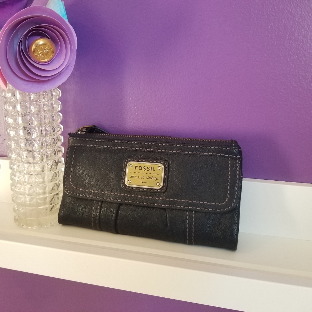 Black Leather Fossil Clutch+Wallet Hybrid